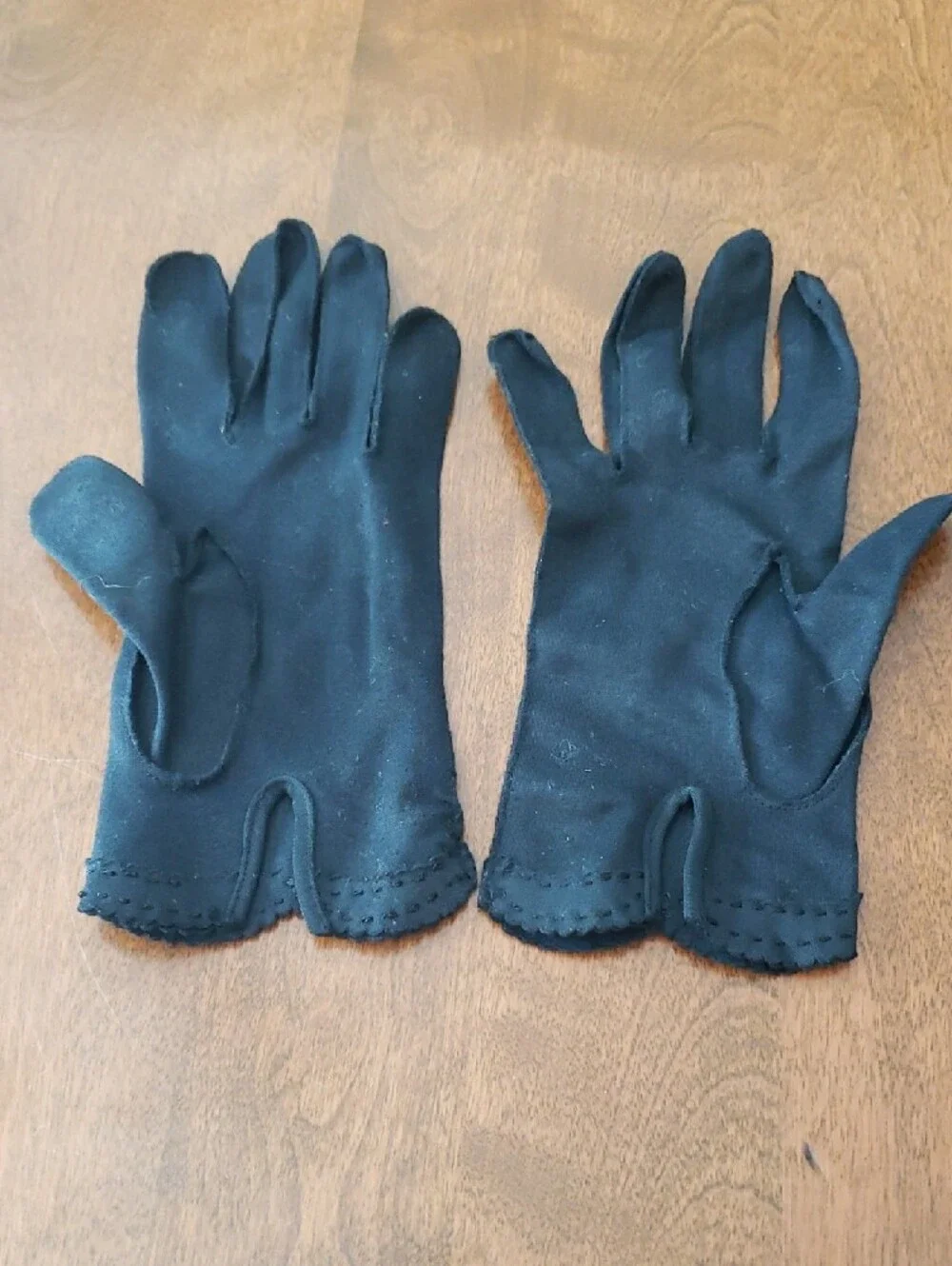 Vtg Classic Black Ladies Gloves with Decorative Button - Size 7